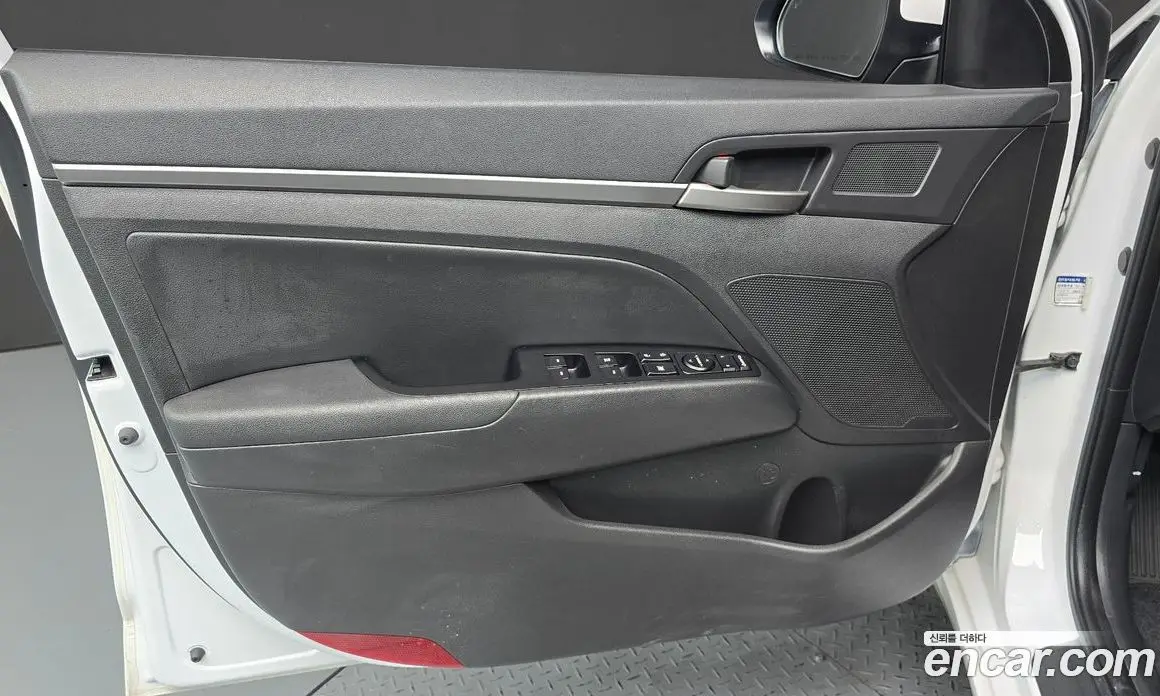 Hyundai Avante 2018 1.6 автомат (гидро), фото 14