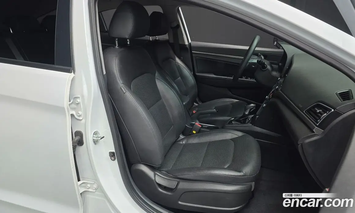 Hyundai Avante 2018 1.6 автомат (гидро), фото 16