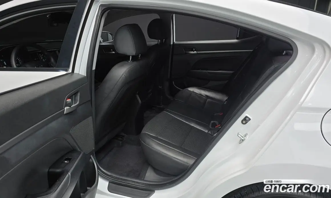 Hyundai Avante 2018 1.6 автомат (гидро), фото 17