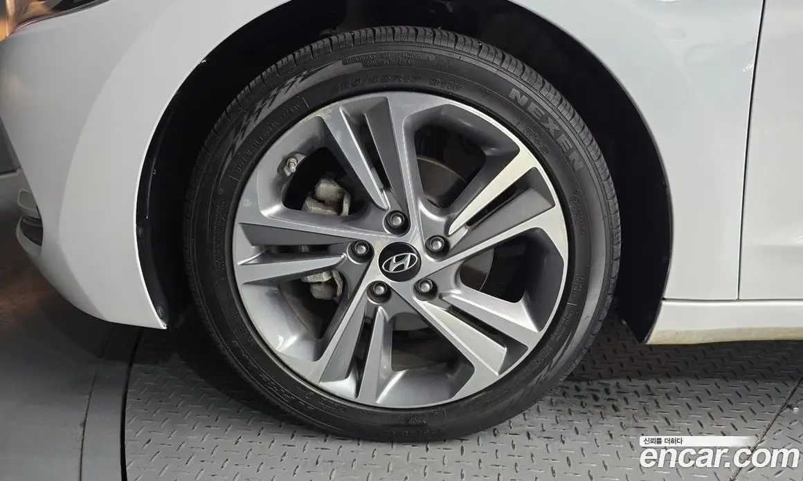 Hyundai Avante 2018 1.6 автомат (гидро), фото 5