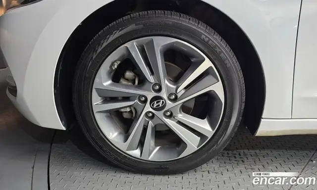 Hyundai Avante 2018 1.6 автомат (гидро), миниатюра 5