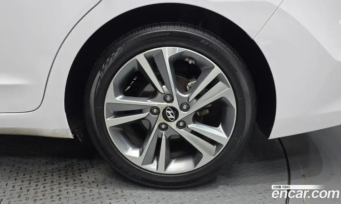Hyundai Avante 2018 1.6 автомат (гидро), фото 7