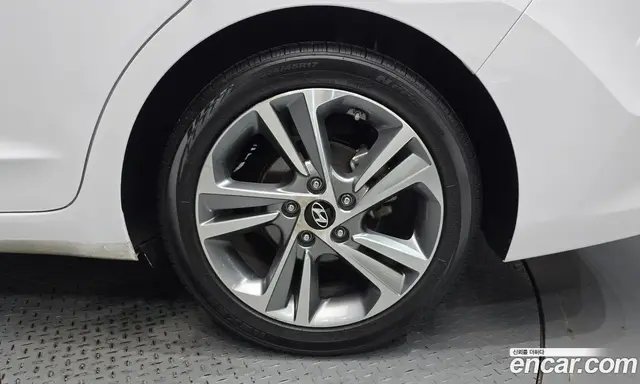 Hyundai Avante 2018 1.6 автомат (гидро), миниатюра 7
