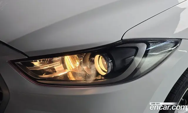 Hyundai Avante 2018 1.6 автомат (гидро), миниатюра 8