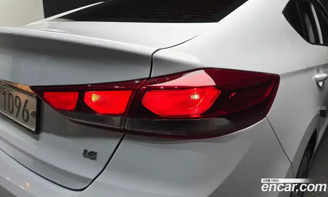 Hyundai Avante 2018 1.6 автомат (гидро), миниатюра 9