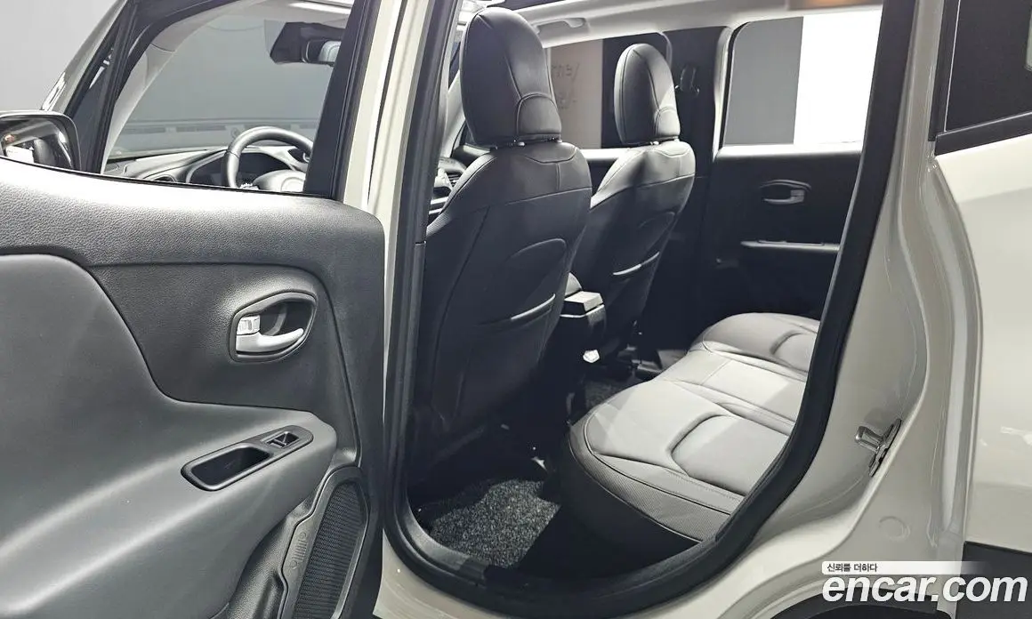 Jeep Renegade 2023 1.3 автомат (гидро), фото 16 Jeep Renegade 2023 1.3 автомат (гидро), фото 16