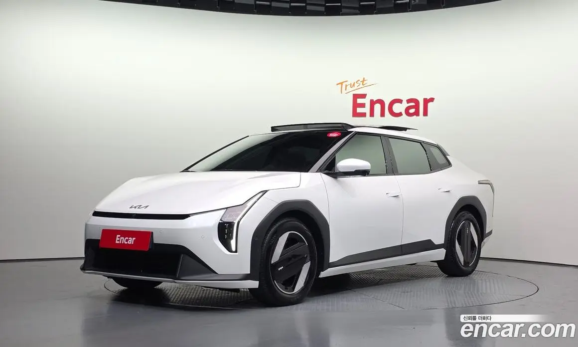 Kia EV4 2025 0.2 автомат (гидро), фото 1 Kia EV4 2025 0.2 автомат (гидро), фото 1