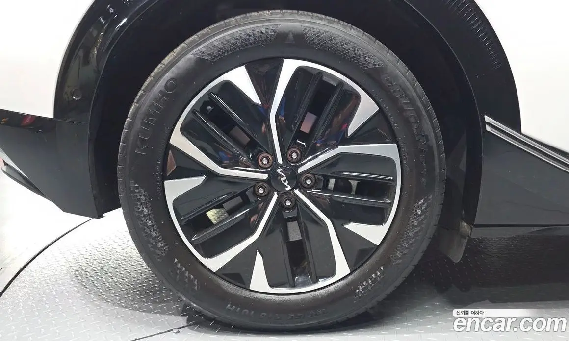 Kia EV6 2023 0.1 автомат (гидро), фото 5 Kia EV6 2023 0.1 автомат (гидро), фото 5