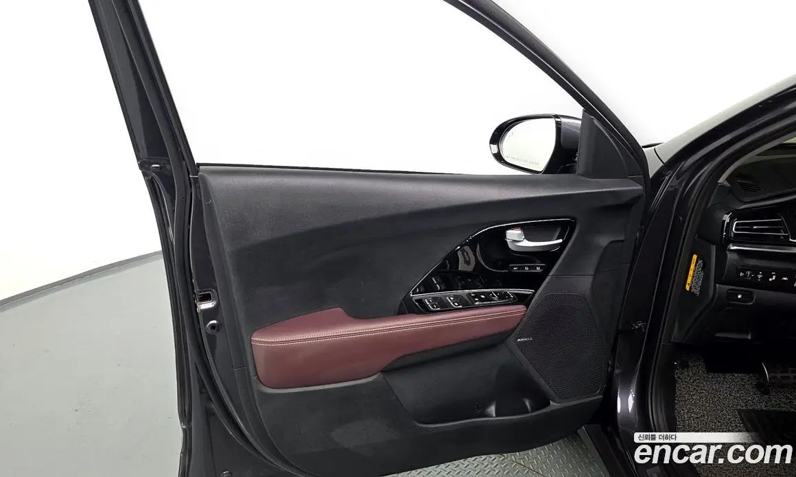 Kia Niro 2019 1.6 автомат (гидро), фото 13