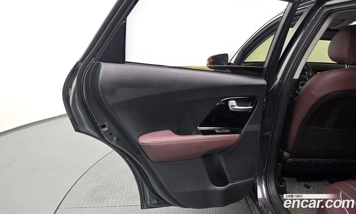 Kia Niro 2019 1.6 автомат (гидро), фото 14