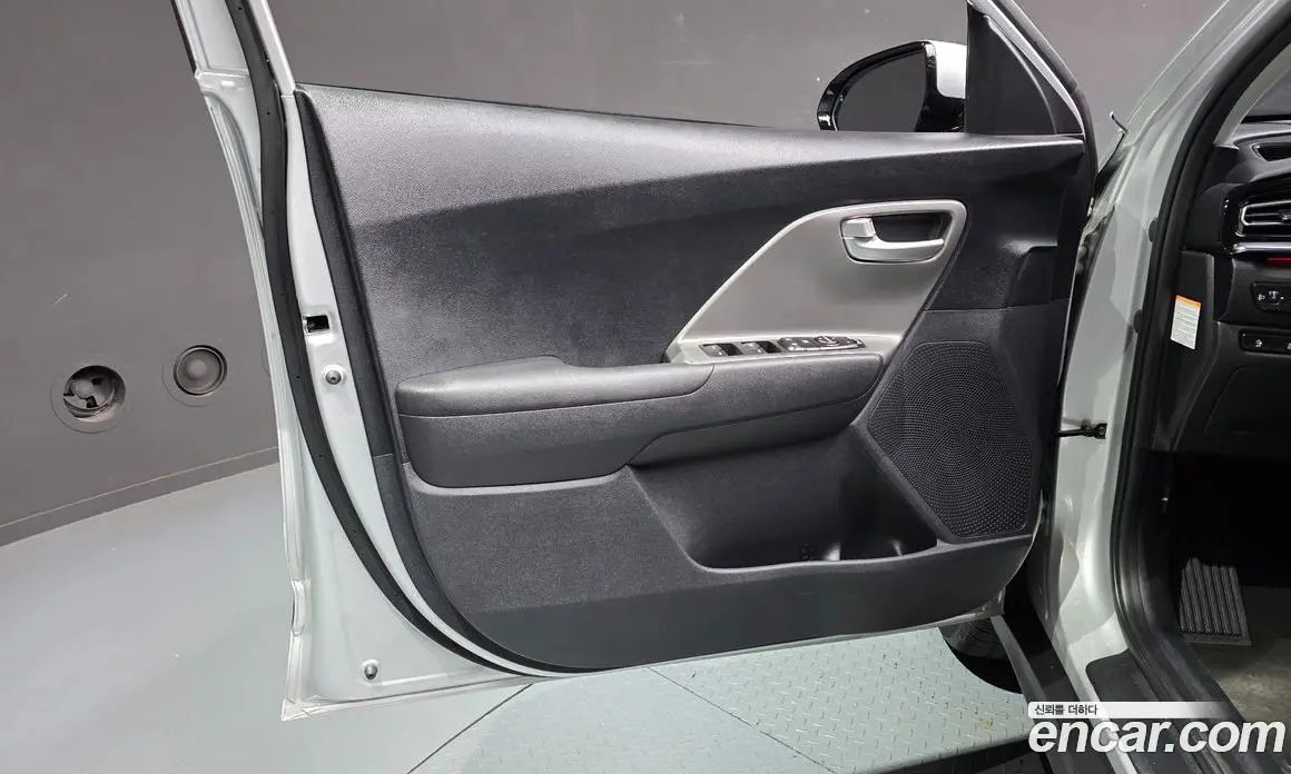 Kia Niro 2022 0.2 автомат (гидро), фото 14 Kia Niro 2022 0.2 автомат (гидро), фото 14