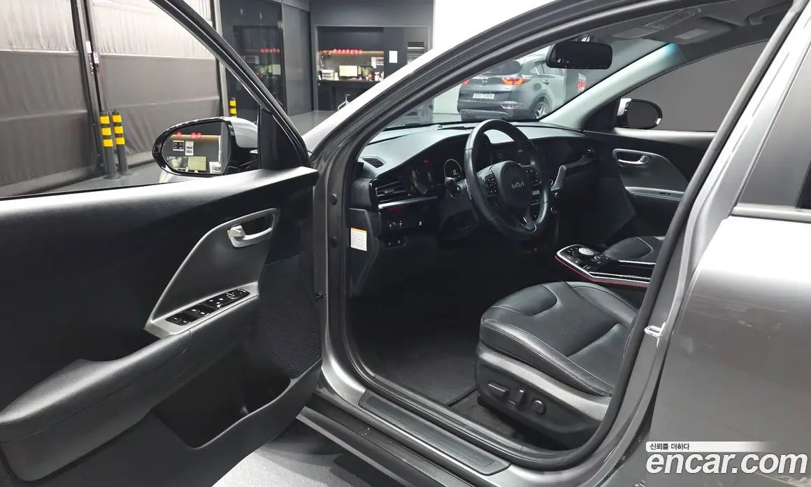 Kia Niro 2023 0.2 автомат (гидро), фото 13