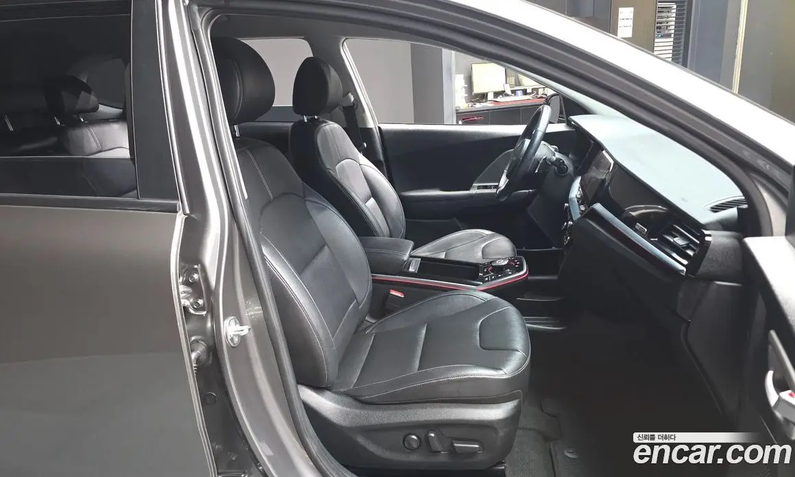 Kia Niro 2023 0.2 автомат (гидро), фото 17