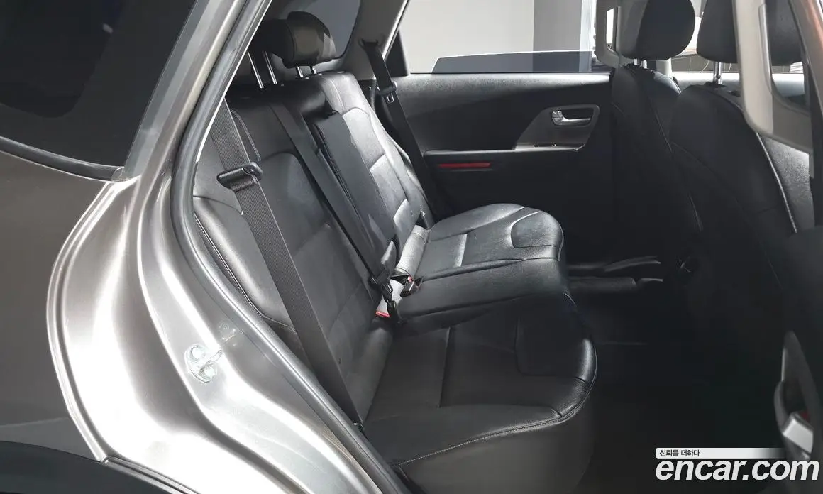 Kia Niro 2023 0.2 автомат (гидро), фото 18
