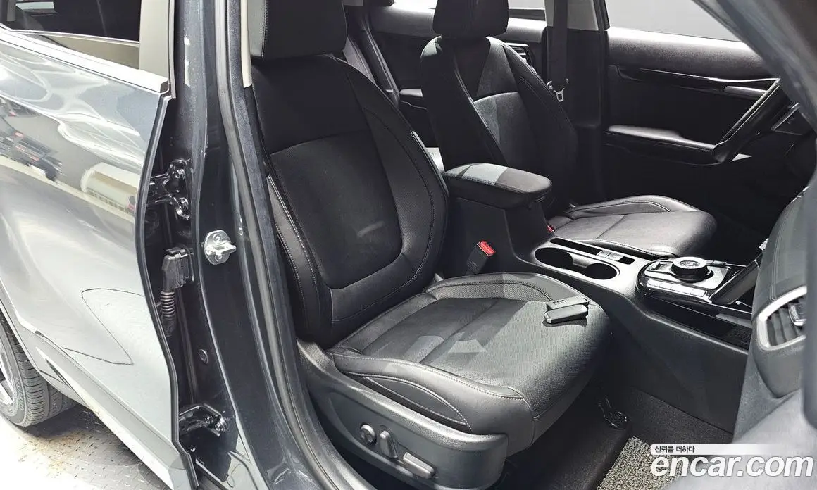 Kia Seltos 2025 1.6 автомат (гидро), фото 17 Kia Seltos 2025 1.6 автомат (гидро), фото 17