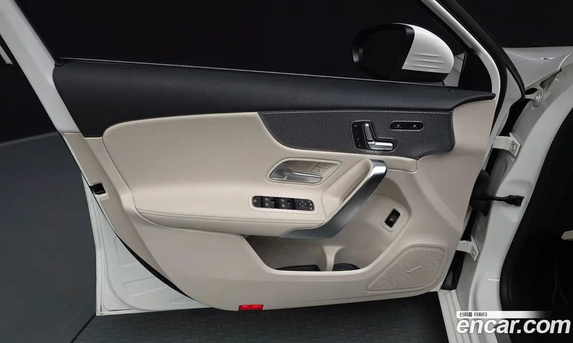 Mercedes-Benz A-Class 2021 2.0 автомат (гидро), фото 13