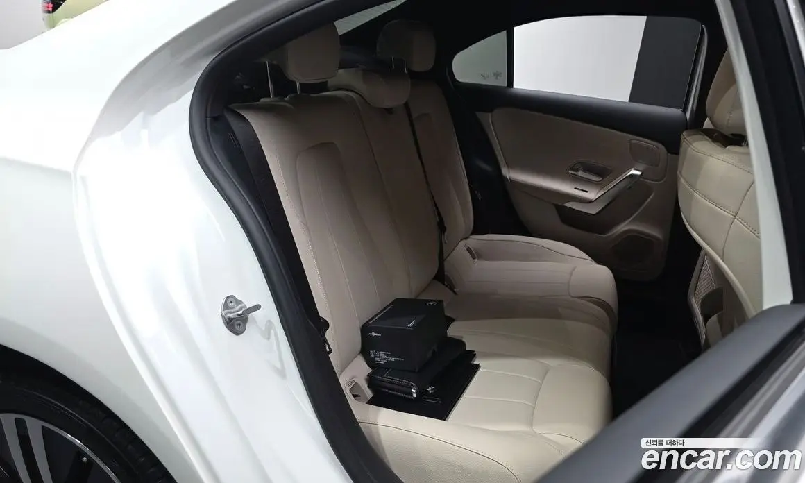 Mercedes-Benz A-Class 2021 2.0 автомат (гидро), фото 16