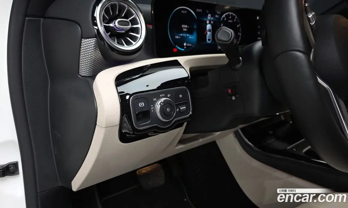 Mercedes-Benz A-Class 2021 2.0 автомат (гидро), фото 18