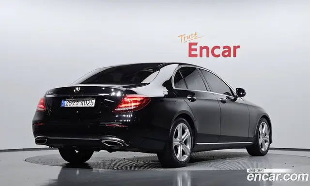 Mercedes-Benz E-Class 2018 2.0 автомат (гидро), миниатюра 2