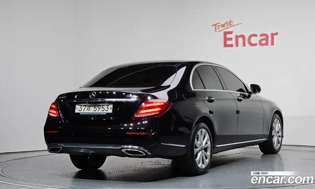Mercedes-Benz E-Class 2019 1.9 автомат (гидро), миниатюра 2