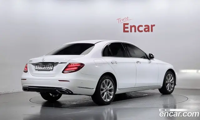 Mercedes-Benz E-Class 2019 1.9 автомат (гидро), миниатюра 2