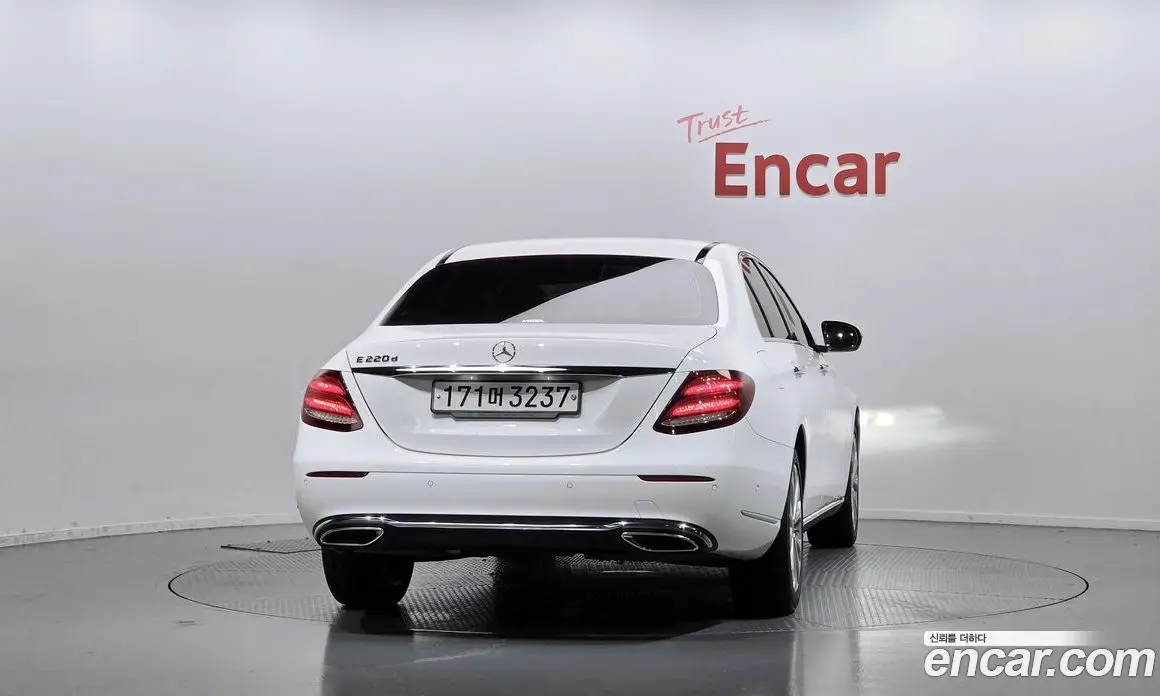 Mercedes-Benz E-Class 2019 1.9 автомат (гидро), фото 4