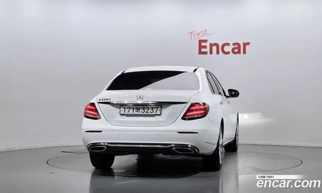 Mercedes-Benz E-Class 2019 1.9 автомат (гидро), миниатюра 4