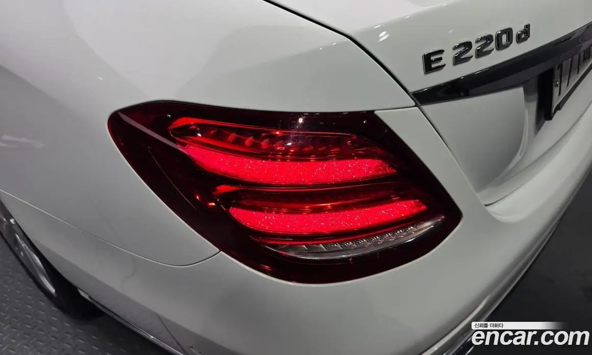 Mercedes-Benz E-Class 2019 1.9 автомат (гидро), фото 9