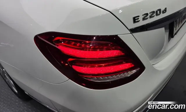 Mercedes-Benz E-Class 2019 1.9 автомат (гидро), миниатюра 9