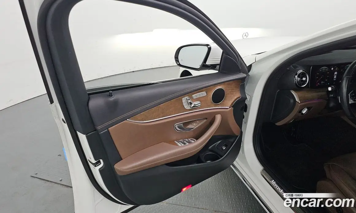 Mercedes-Benz E-Class 2021 2.0 автомат (гидро), фото 14 Mercedes-Benz E-Class 2021 2.0 автомат (гидро), фото 14