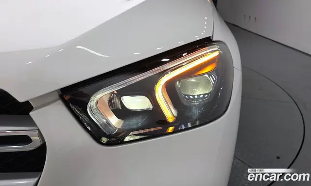 Mercedes-Benz GLE-Class 2023 2.0 автомат (гидро), миниатюра 8