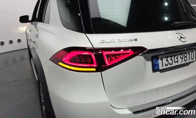 Mercedes-Benz GLE-Class 2023 2.0 автомат (гидро), миниатюра 9