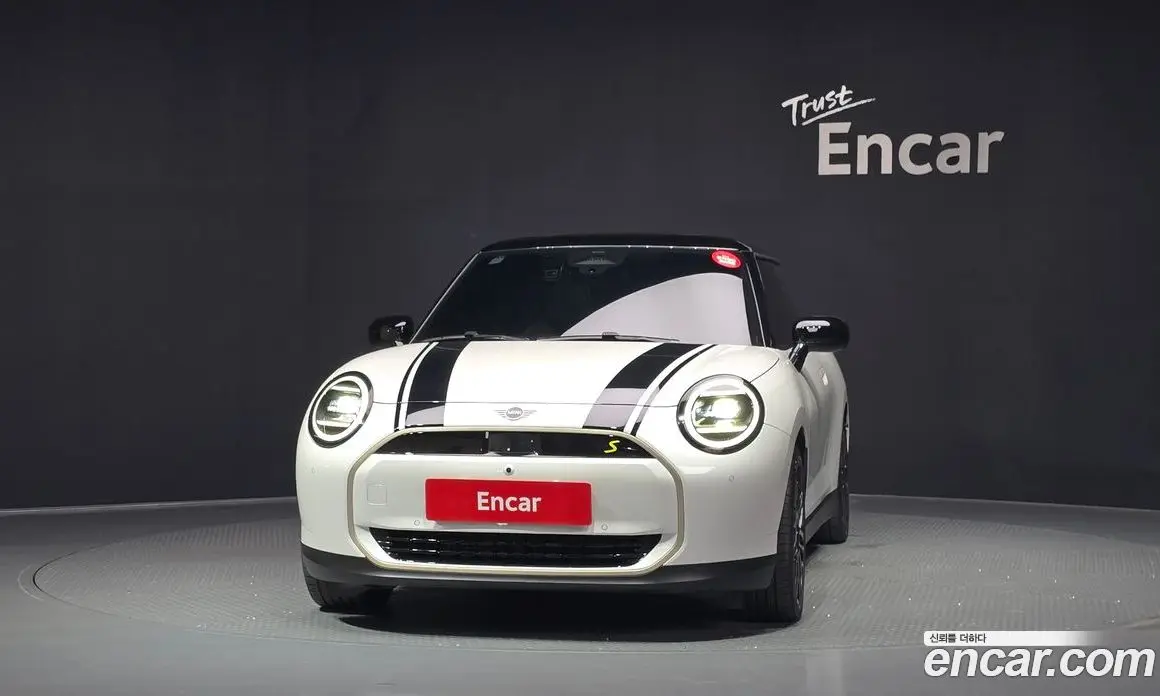 Mini Cooper 2024 0.1 автомат (гидро), фото 3