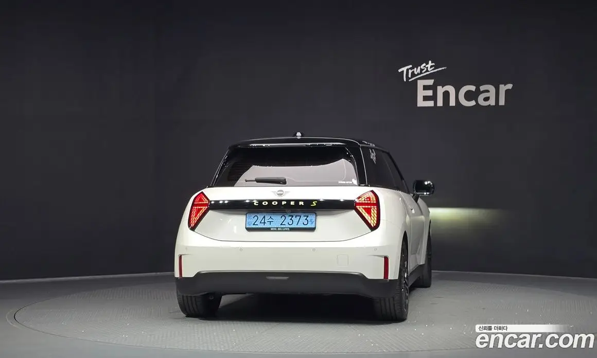 Mini Cooper 2024 0.1 автомат (гидро), фото 4
