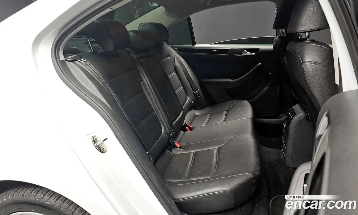 Volkswagen Jetta 2015 2.0 автомат (гидро), фото 12 Volkswagen Jetta 2015 2.0 автомат (гидро), фото 12