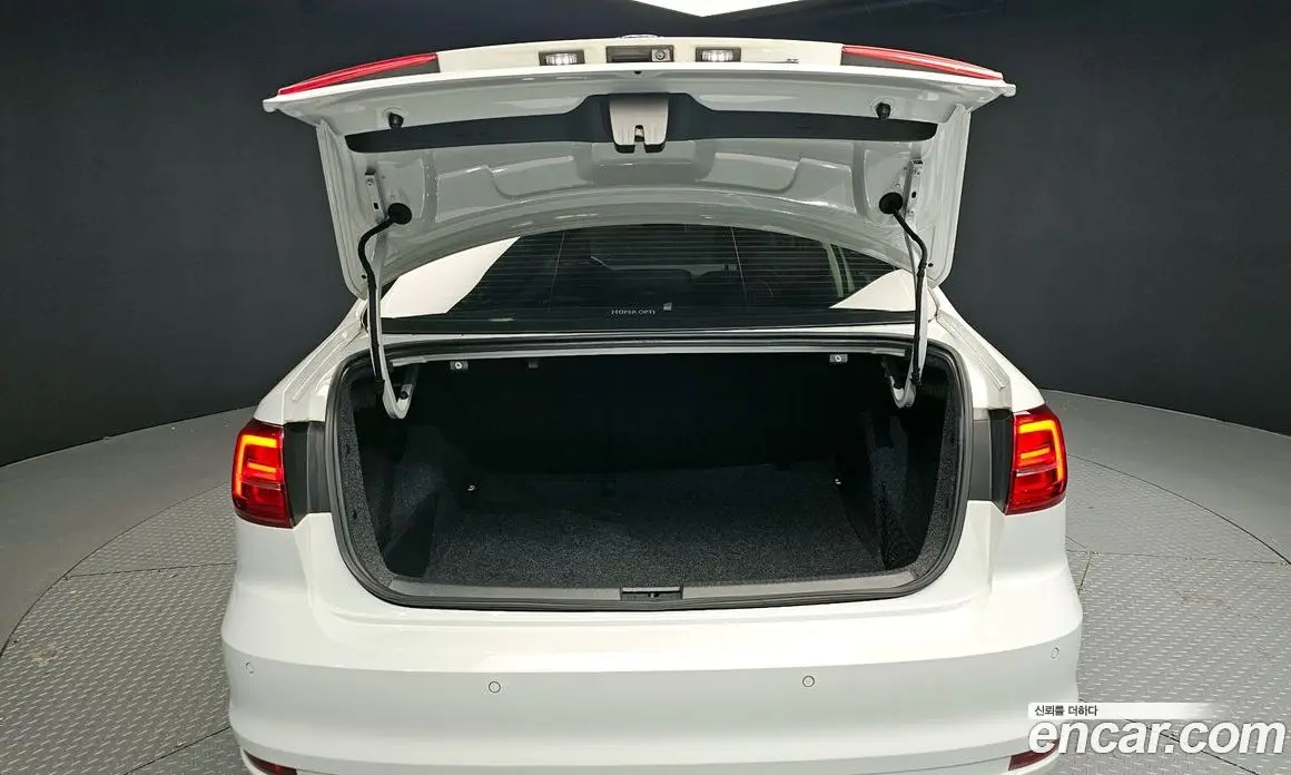 Volkswagen Jetta 2015 2.0 автомат (гидро), фото 20 Volkswagen Jetta 2015 2.0 автомат (гидро), фото 20