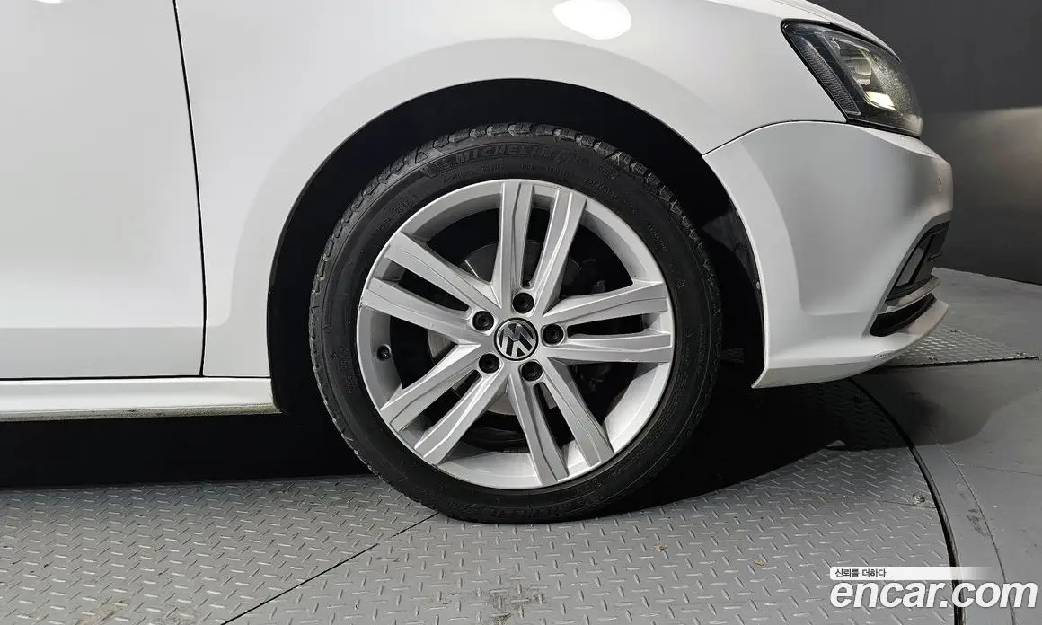 Volkswagen Jetta 2015 2.0 автомат (гидро), фото 5 Volkswagen Jetta 2015 2.0 автомат (гидро), фото 5
