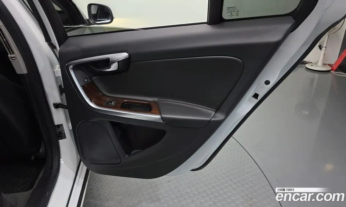 Volvo S60 2018 2.0 автомат (гидро), фото 15