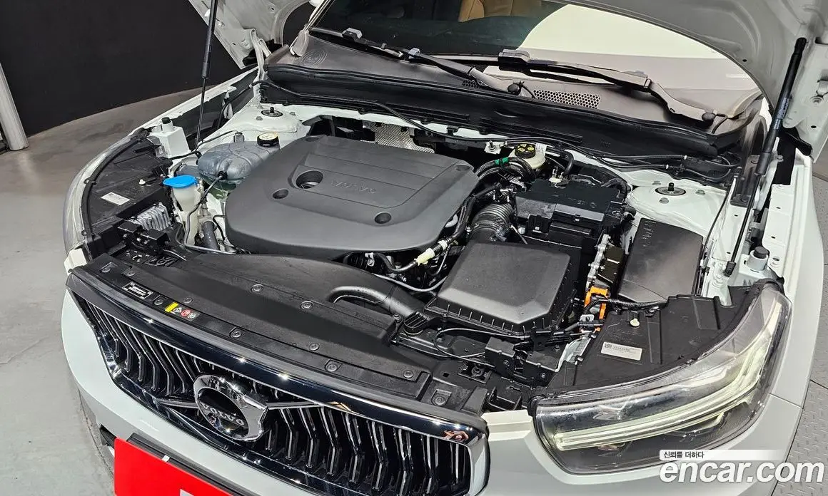 Volvo XC40 2022 2.0 автомат (гидро), фото 6