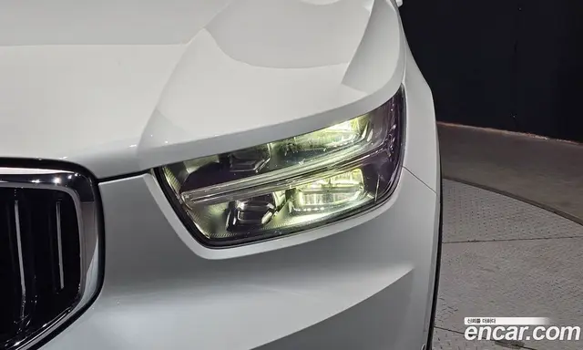 Volvo XC40 2022 2.0 автомат (гидро), миниатюра 8