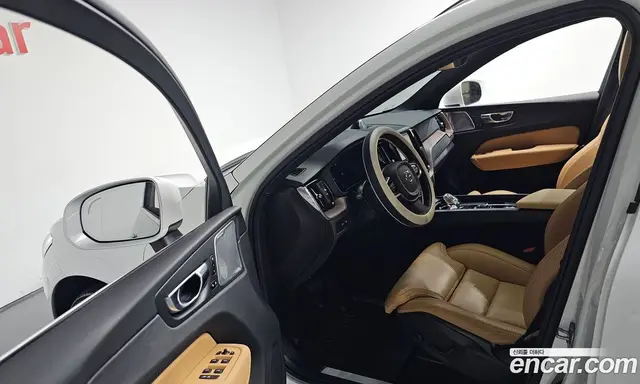 Volvo XC60 2024 2.0 автомат (гидро), миниатюра 12