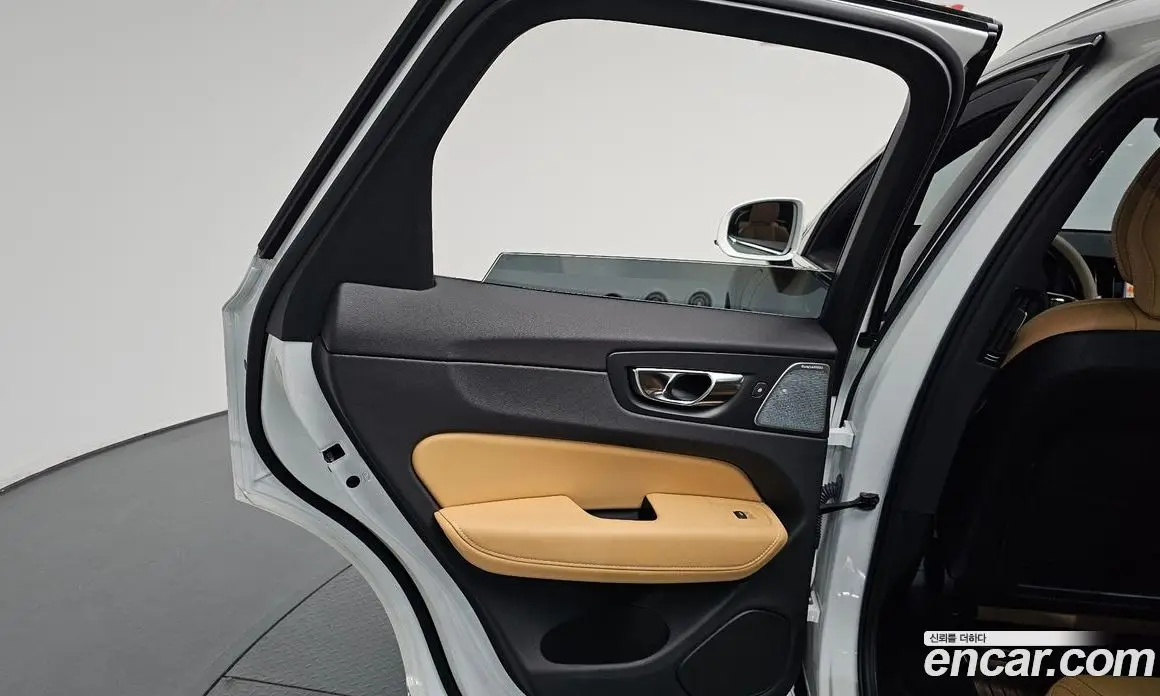 Volvo XC60 2024 2.0 автомат (гидро), фото 14 Volvo XC60 2024 2.0 автомат (гидро), фото 14
