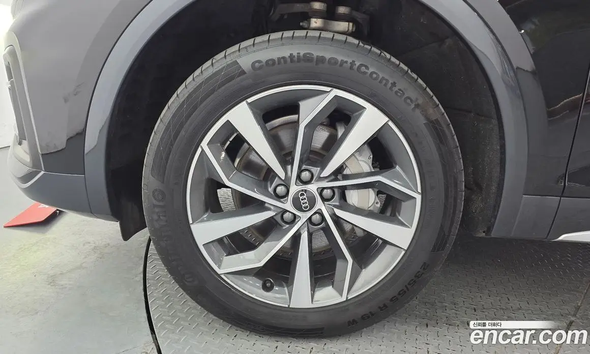 Audi Q5 2023 2.0 автомат (гидро), фото 5