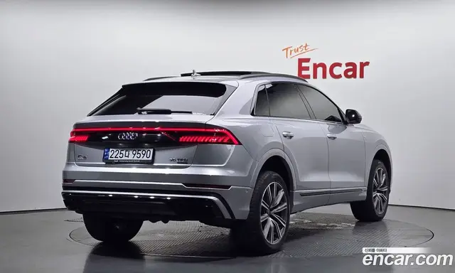 Audi Q8, 2021, 120 172 км
