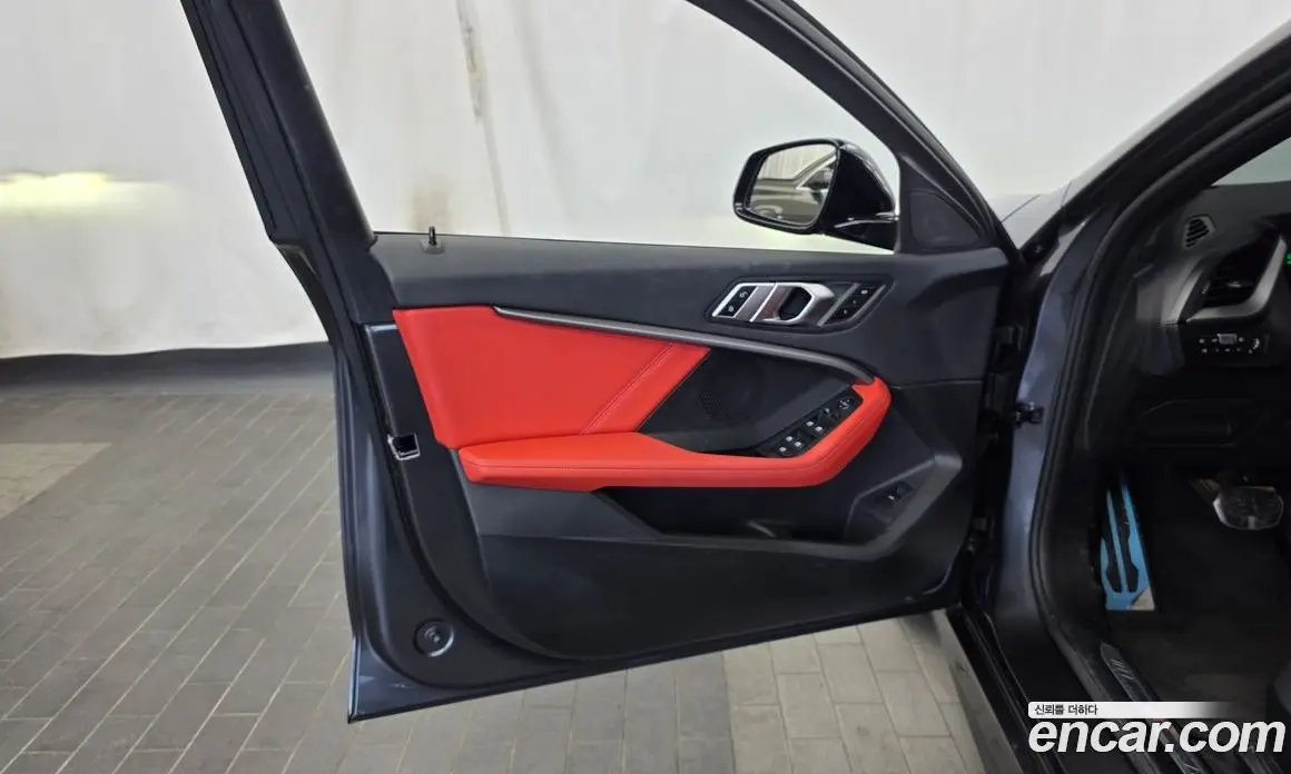BMW 1 серия 2021 2.0 автомат (гидро), фото 14