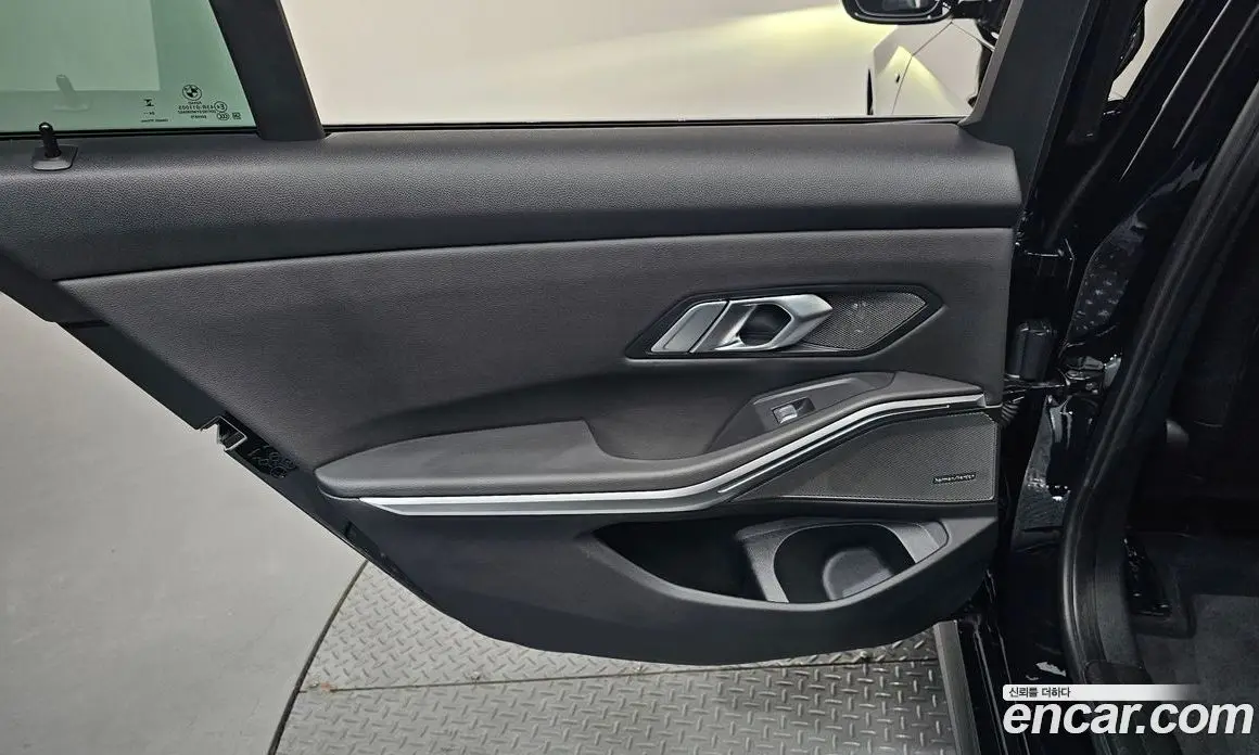 BMW 3 серия 2025 2.0 автомат (гидро), фото 15 BMW 3 серия 2025 2.0 автомат (гидро), фото 15