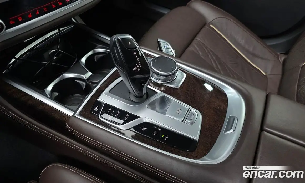BMW 7 серия 2017 4.4 автомат (гидро), фото 12 BMW 7 серия 2017 4.4 автомат (гидро), фото 12