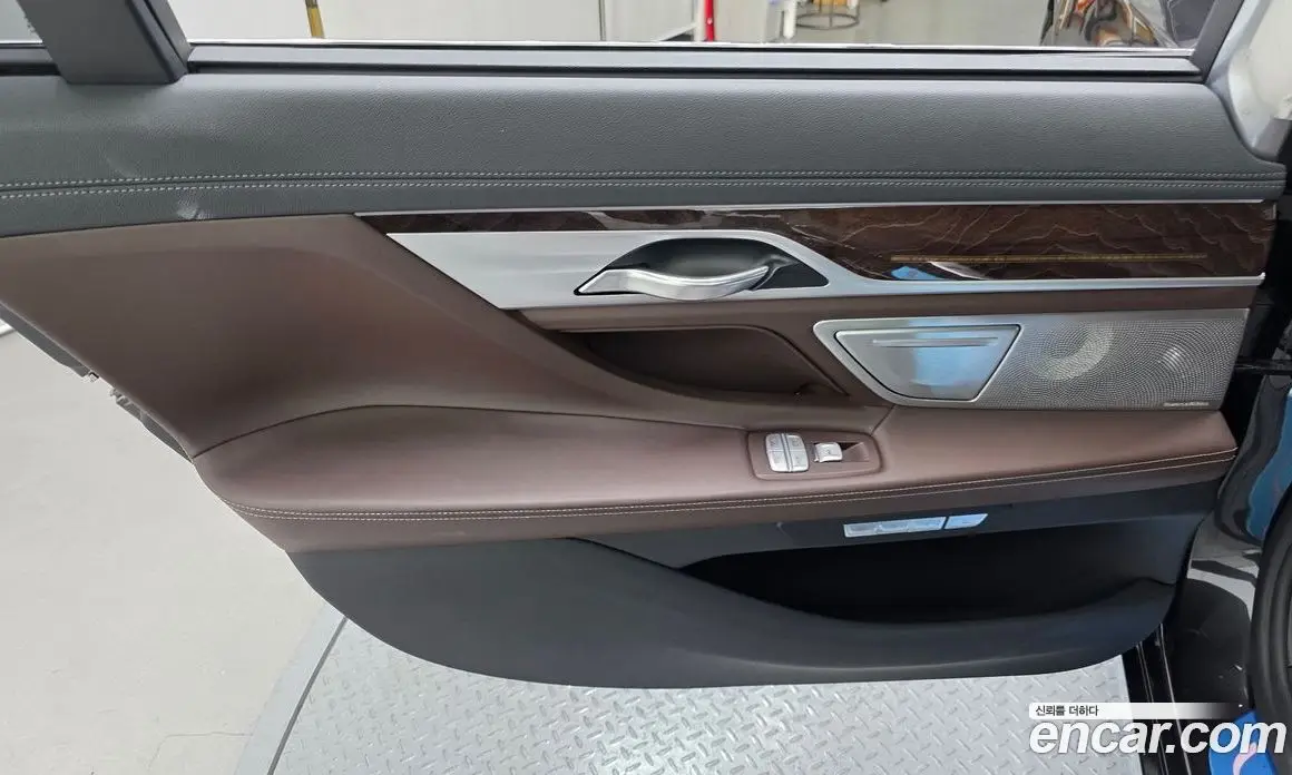 BMW 7 серия 2017 4.4 автомат (гидро), фото 15 BMW 7 серия 2017 4.4 автомат (гидро), фото 15