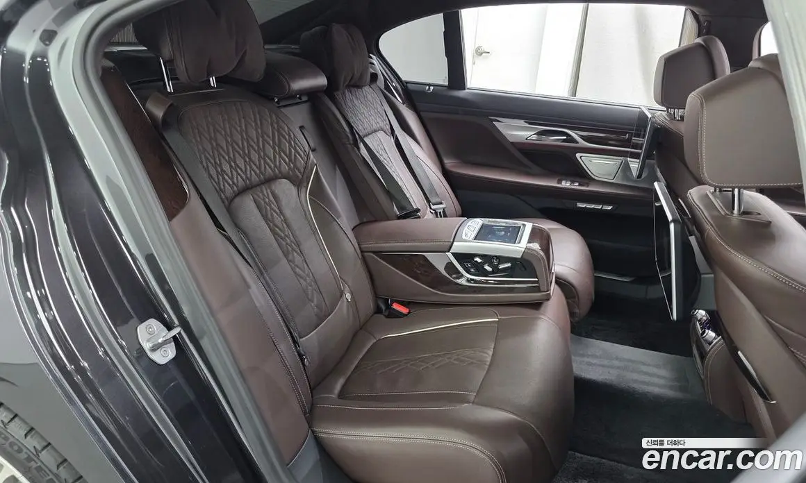 BMW 7 серия 2017 4.4 автомат (гидро), фото 16 BMW 7 серия 2017 4.4 автомат (гидро), фото 16