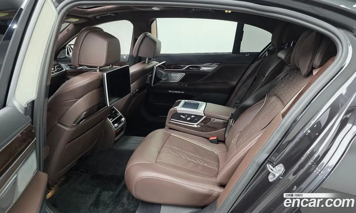 BMW 7 серия 2017 4.4 автомат (гидро), фото 18 BMW 7 серия 2017 4.4 автомат (гидро), фото 18